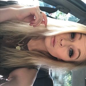 Meet your Posher, Sarina